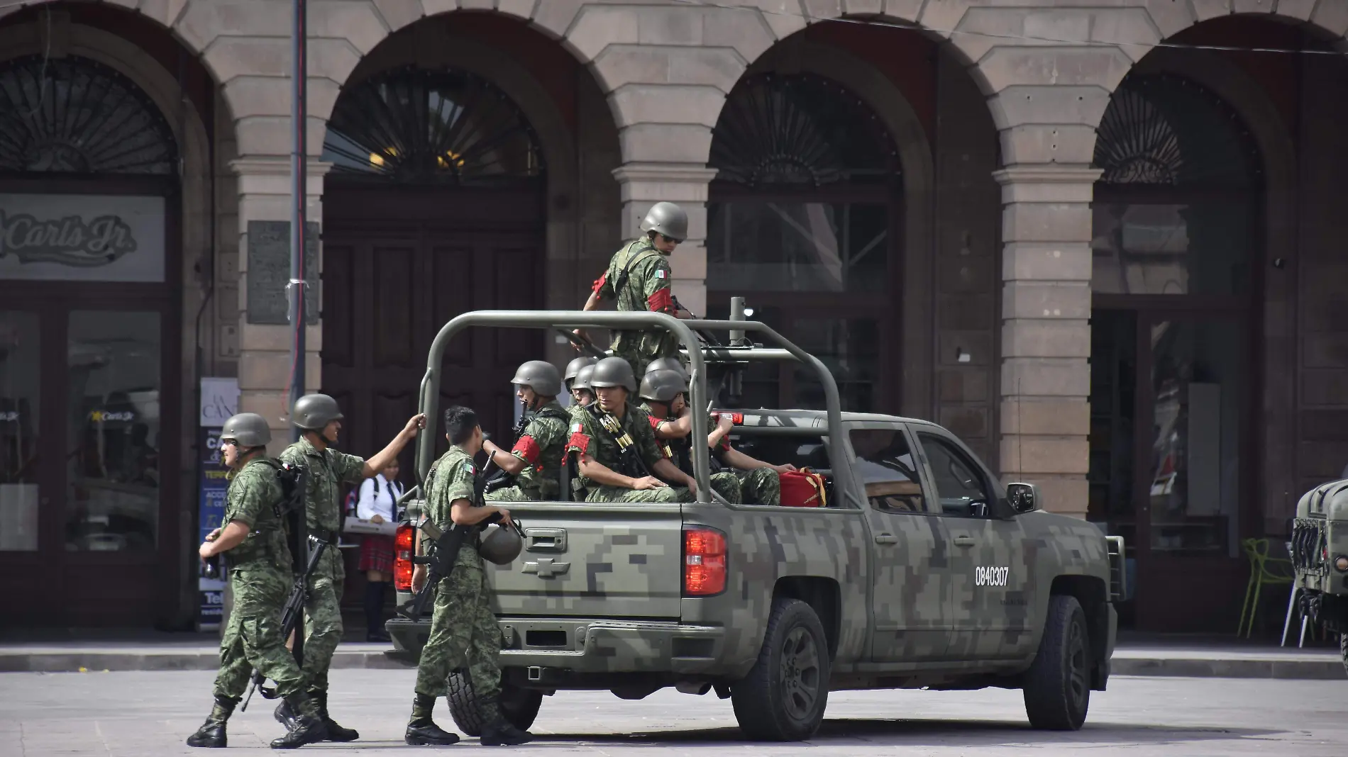 camapaña canje de armas militares 6